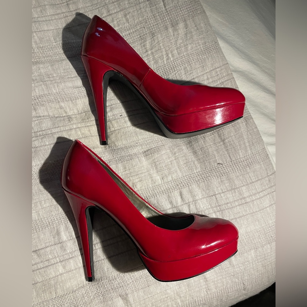 G by Guess Glossy Red Winna Heels - Picture 6 of 7